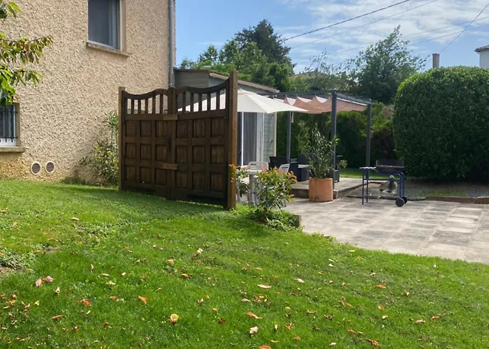 Des Chabaudieres Holiday home *